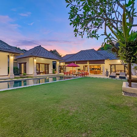 Villa Bugis Drupadi Seminyak Buitenkant foto