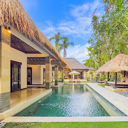 Villa Bugis Drupadi Seminyak Buitenkant foto