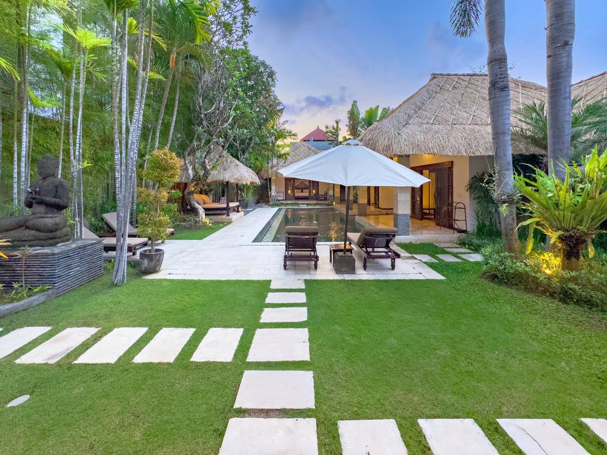 Villa Bugis Drupadi Seminyak Buitenkant foto